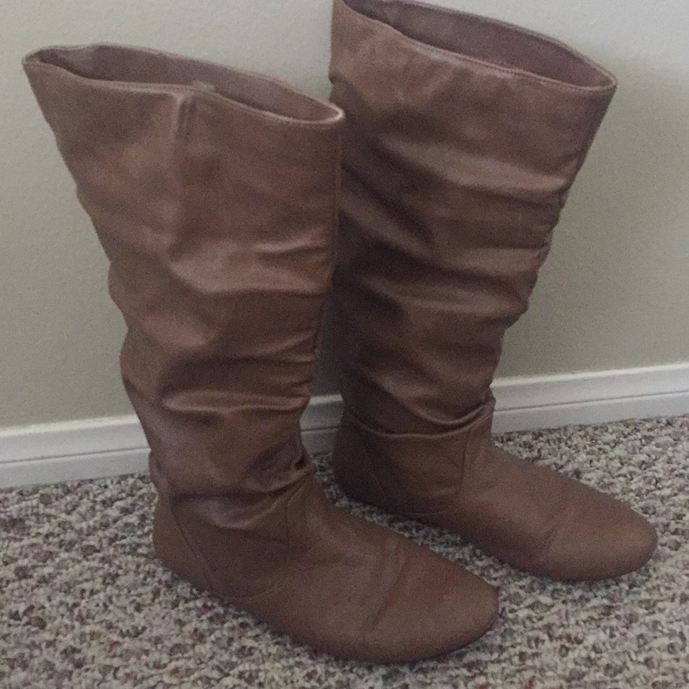 Slouchy brown boots